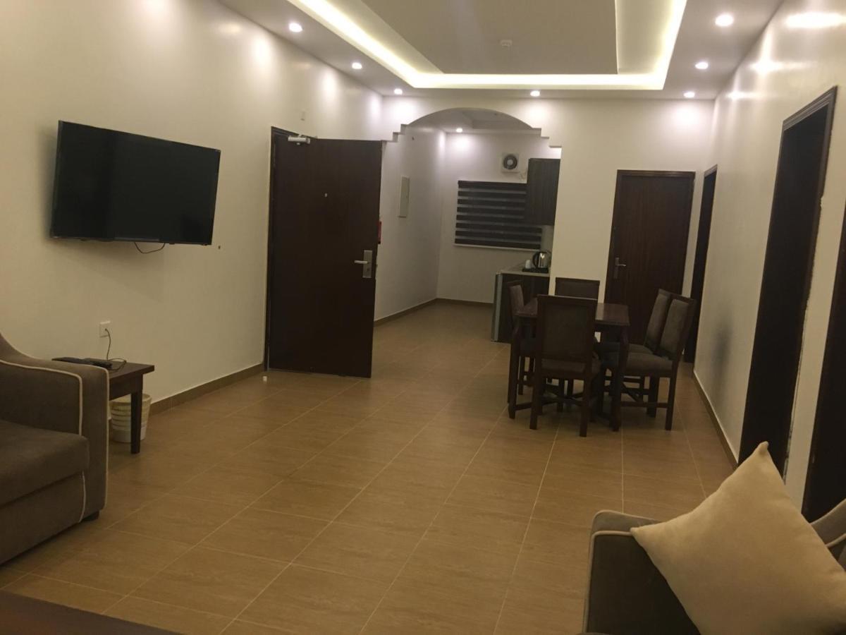 Family Room,664935219:JPEG